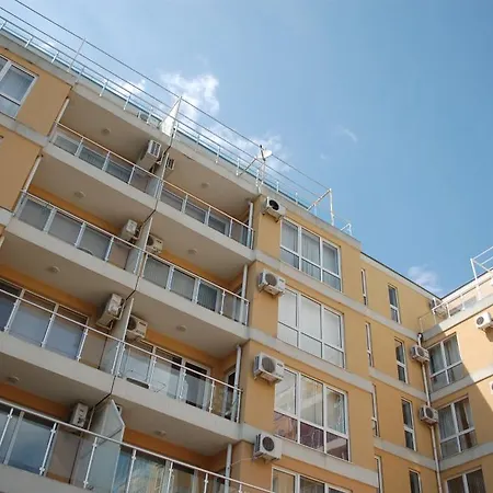 Flores Park מלון דירות 3*