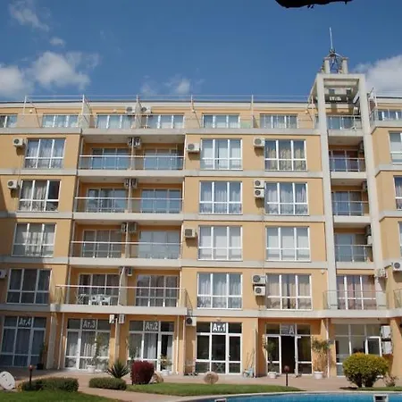 Flores Park Apartahotel